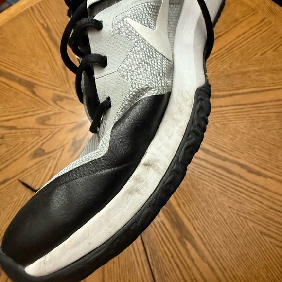 Nike Black and White Athletic Shoes - Picture 7 of 7